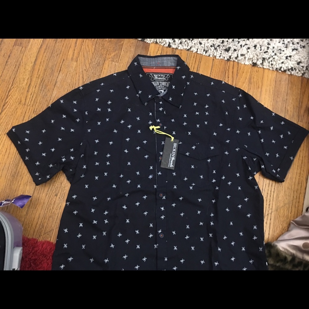 Men’s patterned short sleeve button down